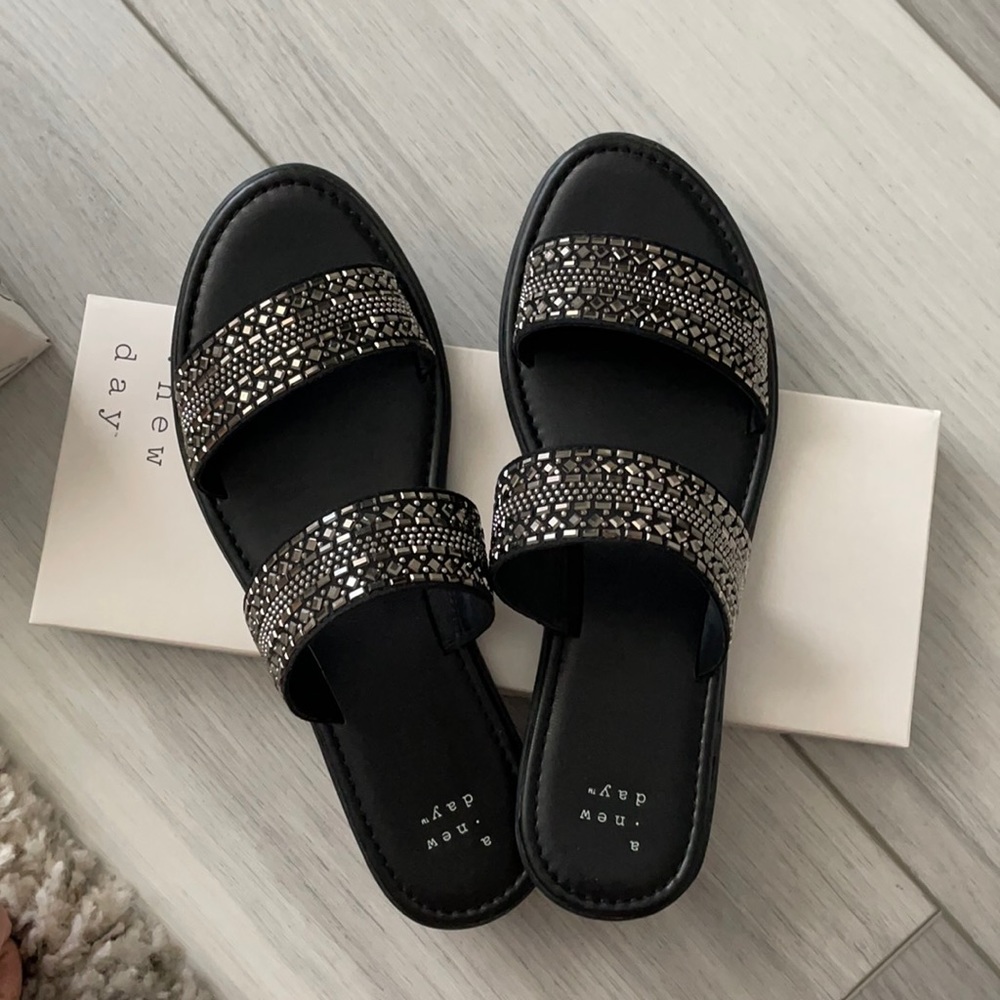 Size 8.5 a new day Kersha Black sandals